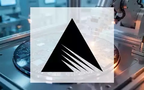 Abstrakte Darstellung einer modernen Halbleiterfertigung mit Fokus auf Technologie und industrielle Präzision. - Foto: über boerse-global.de