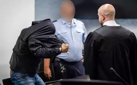 Opfer und Täter sollen sich vor der Tat im Drogenmilieu kennengelernt haben. - Foto: Christoph Schmidt/dpa