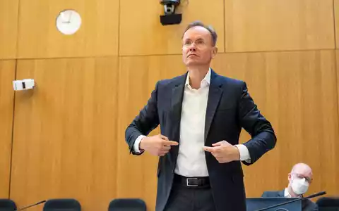Im Münchner Wirecard-Prozess ist das Ende in Sichtweite. Der frühere Vorstandschef Braun will einen ganzen Tag für sein letztes Wort vor dem Urteil nutzen. (Archiv)  - Foto: Lennart Preiss/dpa