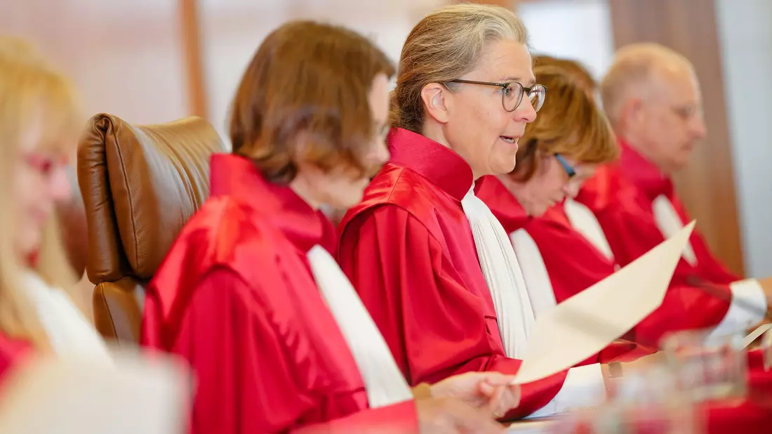 Der Zweite Senat um die Vorsitzende Richterin Ann-Katrin Kaufhold hat einstimmig entschieden.  - Bild: Uwe Anspach/dpa