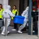 Eine Frau wurde in einem Einkaufszentrum schwer verletzt. - Bild: Christoph Schmidt/dpa