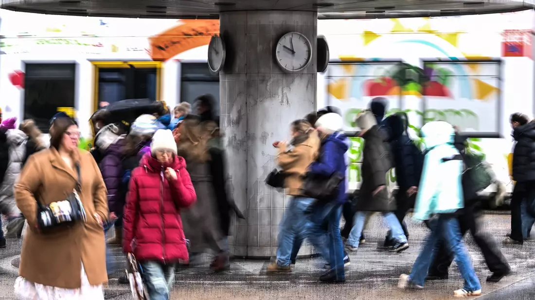 Viele Menschen brauchen soziale Leistungen, die Sozialleistungsquote steigt. (Symbolbild) - Bild: Britta Pedersen/dpa