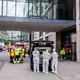 Die Polizei ist zu einem Einsatz in einem Einkaufszentrum ausgerückt. - Bild: Christoph Schmidt/dpa