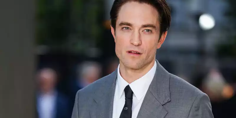 Robert Pattinson spielt in seinem neuen Film einen moralisch zwielichtigen Moderator. (Archivbild) - Foto: Scott A Garfitt/Invision/AP/dpa