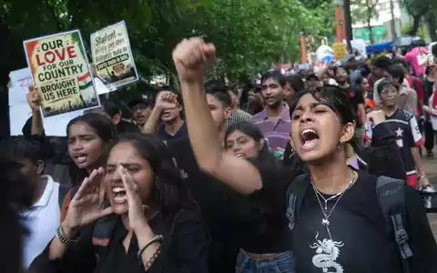 Die junge Protestbewegung entwickelt sich nach Einschätzung von Beobachtern zu einer großen Herausforderung für die Regierung von Premierminister Narendra Modi. (Archivbild) - Foto: Rafiq Maqbool/AP/dpa