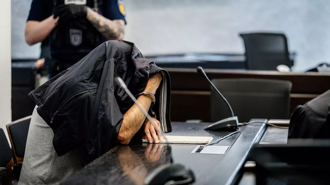 Opfer und Täter sollen sich vor der Tat im Drogenmilieu kennengelernt haben. - Bild: Christoph Schmidt/dpa