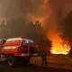 Tausende Touristen müssen wegen der Waldbrände bei Bordeaux ihre Quartiere räumen. - Bild: Romain Perrocheau/AFP/dpa