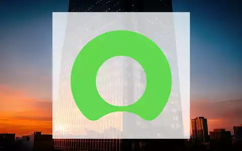 Moderne Glasfassade eines Wolkenkratzers bei Sonnenuntergang als Symbol für Software-Unternehmen - Foto: über boerse-global.de