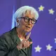 EZB-Präsidentin Christine Lagarde betont angesichts der vielen Krisen und Konflikte immer wieder die Handlungsfähigkeit der Notenbank.  - Bild: Michael Probst/AP/dpa