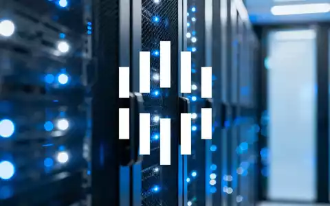 Moderne Serverinfrastruktur in einem Rechenzentrum mit blauer Beleuchtung als Symbol für digitales Wachstum. - Foto: über boerse-global.de