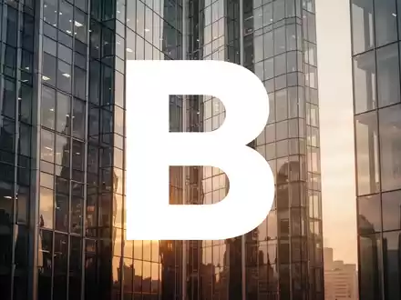 Moderne Glasfassade eines Finanzgebäudes im Licht des Sonnenuntergangs als Symbol für institutionelle Geldanlagen. - Foto: über boerse-global.de