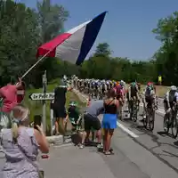 Die Radprofis bei der 113. Tour de France.  - Foto: Thibault Camus/AP/dpa