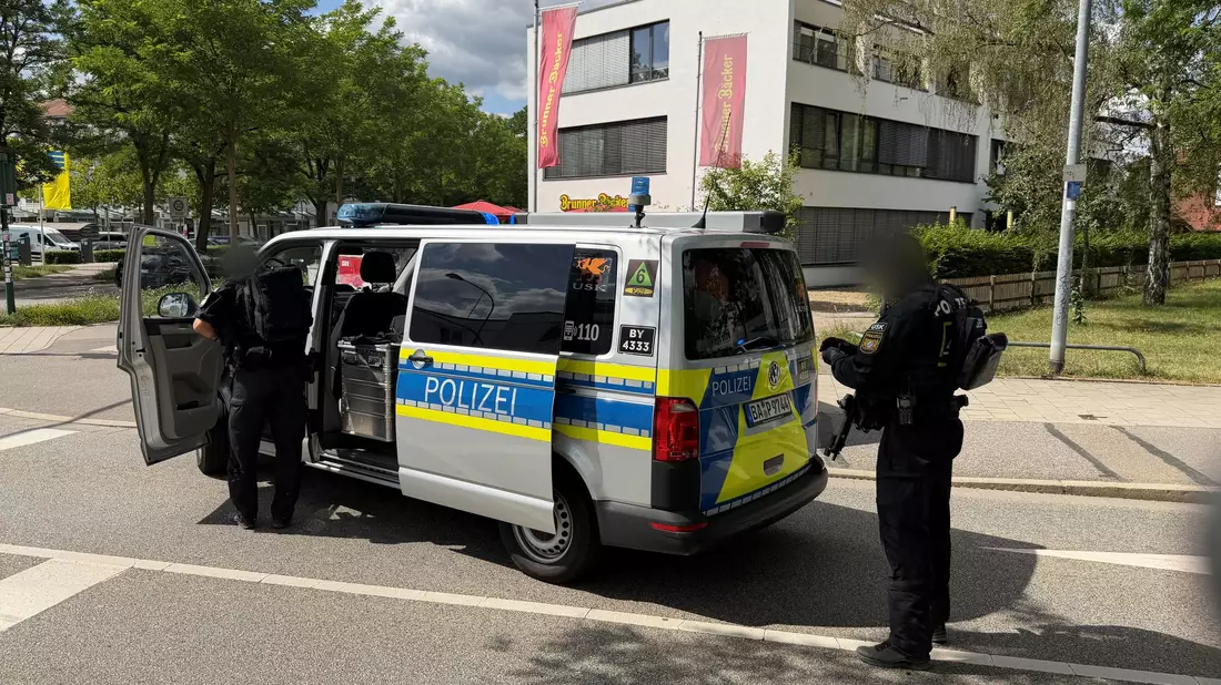 Ein Mensch wurde lebensbedrohlich verletzt und starb im Krankenhaus. - Bild: André Baumgarten/Mittelbayerische Zeitung/dpa