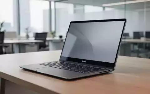 Modernes Dell-Laptop auf einem Schreibtisch in einem hellen Büro. - Foto: über boerse-global.de
