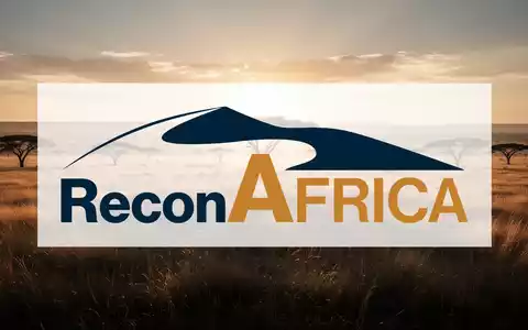 Weite afrikanische Savannenlandschaft bei Sonnenaufgang als Symbol für Energieexploration und natürliche Ressourcen. - Foto: über boerse-global.de