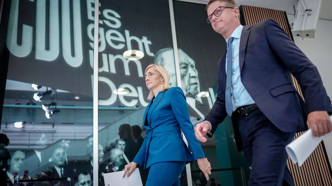 Der Rücktritt von Jens Spahn hat eine Personalrochade ausgelöst.  - Bild: Kay Nietfeld/dpa
