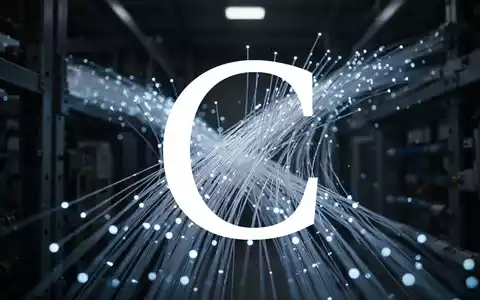 Abstrakte Darstellung von leuchtenden Glasfaserkabeln in einer technologischen Umgebung als Symbol für industrielles Wachstum - Foto: über boerse-global.de