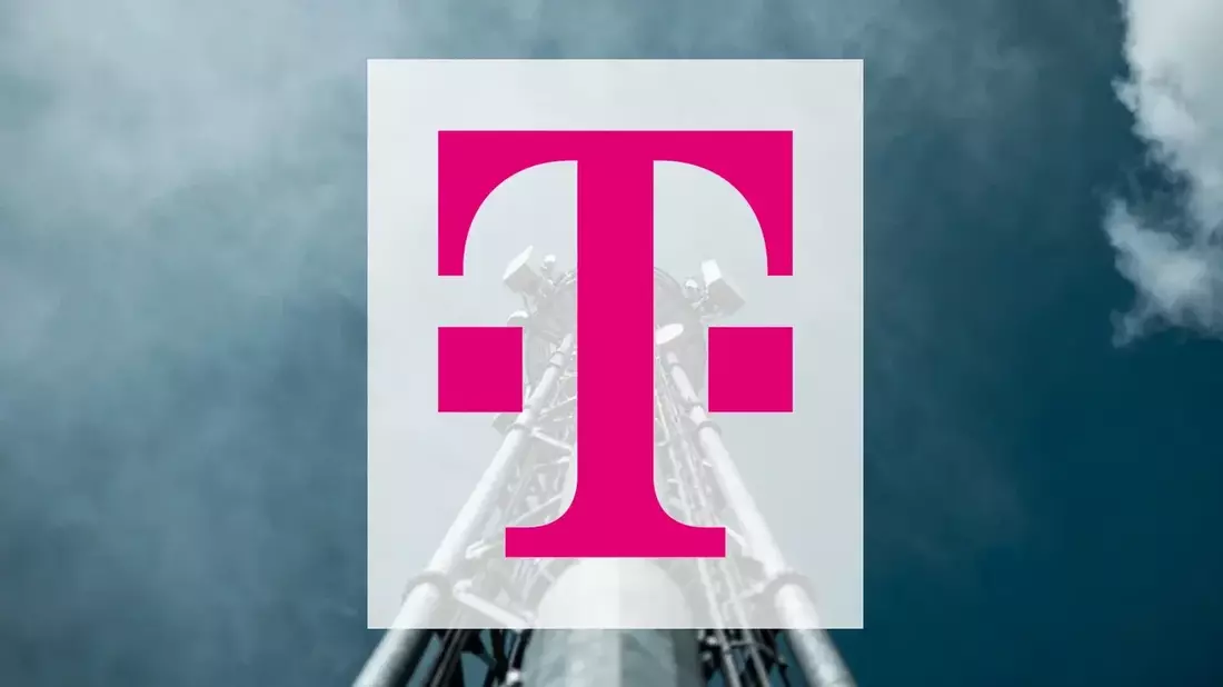 Deutsche Telekom Shares Fall 3.5% as T-Mobile US Revenue Miss Overshadows Earnings Beat
