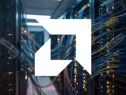 Abstrakte Darstellung eines modernen Hochleistungs-Rechenzentrums mit Fokus auf Lichteffekte und Server-Infrastruktur. - Foto: über boerse-global.de