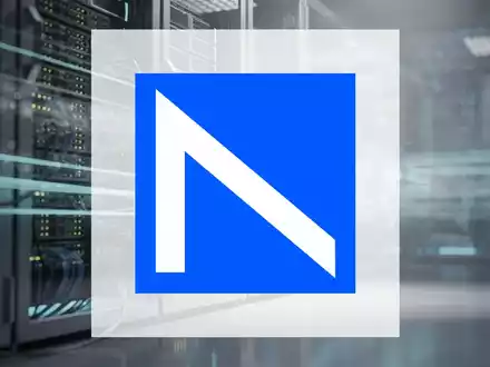 Moderne Serverarchitektur in einem Rechenzentrum zur Darstellung von Hochgeschwindigkeits-Datenübertragung und KI-Technologie. - Foto: über boerse-global.de
