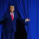 US-Präsident hat eine neue rechtliche Basis für Zölle gefunden. - Bild: Julia Demaree Nikhinson/AP/dpa
