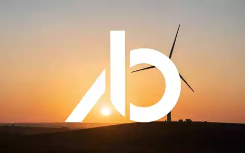 Moderne Windkraftanlage im goldenen Licht eines Sonnenaufgangs als Symbol für die Erneuerbare-Energien-Branche. - Foto: über boerse-global.de
