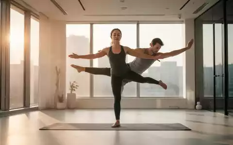 Person bei achtsamen Bewegungsübungen in einem hellen, modernen Studio zur mentalen und physischen Regeneration. - Foto: über boerse-global.de