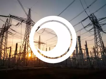 Moderne Energieinfrastruktur und Hochspannungsleitungen bei Dämmerung - Foto: über boerse-global.de