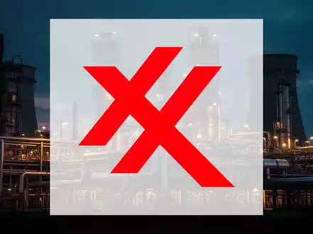 Ölraffinerie bei Dämmerung mit dramatischer Beleuchtung als Symbol für den Energiesektor - Foto: über boerse-global.de