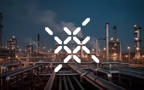 Moderne Energieinfrastruktur bei Dämmerung, symbolisiert den Öl- und Gassektor. - Foto: über boerse-global.de
