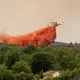 Die Löschflugzeuge spielen bei der Bekämpfung der Waldbrände in Frankreich eine zentrale Rolle. - Bild: Caroline Blumberg/AP/dpa