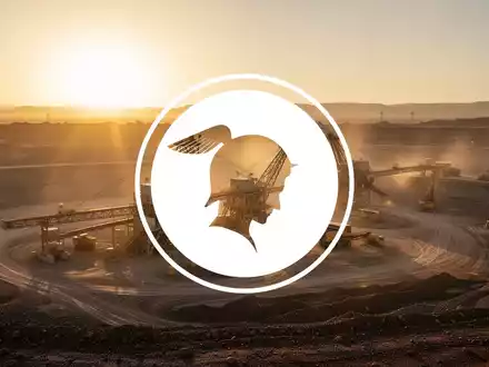 Moderne Goldminenanlage in einer Wüstenlandschaft bei Sonnenaufgang mit atmosphärischer Beleuchtung - Foto: über boerse-global.de
