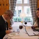 Für Burkandt sind gemeinsame Mittagessen ein «Frage-Verhör-Spiel». - Bild: -/Joyn/dpa