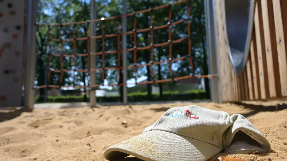 Es gibt beim Hitzeschutz auf Spielplätzen laut dem Kinderhilfswerk keine einheitlichen Standards, an denen sich Kommunen orientieren könnten. - Bild: Malin Wunderlich/dpa