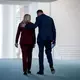 Nina Warken und Friedrich Merz haben ihre Büros künftig auf derselben Etage im Kanzleramt. (Archivbild) - Bild: Kay Nietfeld/dpa