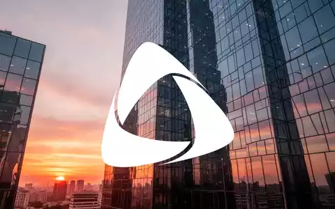 Moderne Architektur eines Bürogebäudes bei Sonnenuntergang als Symbol für Immobilienakquisition und Marktwachstum. - Foto: über boerse-global.de
