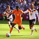 Joshua Kimmich (l.) wird weiter für die Nationalmannschaft spielen. Doch was wird aus Leroy Sané (r.)? (Archivbild) - Bild: Tom Weller/dpa