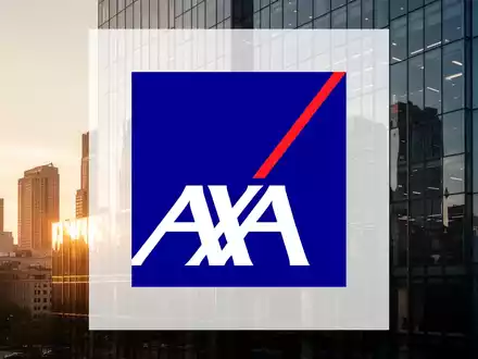 Moderne Glasfassade eines Versicherungsgebäudes bei Sonnenuntergang als Symbol für Finanzstabilität. - Foto: über boerse-global.de