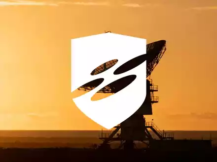Abstraktes Bild moderner Überwachungstechnologie und Luftfahrtindustrie bei Sonnenuntergang - Foto: über boerse-global.de