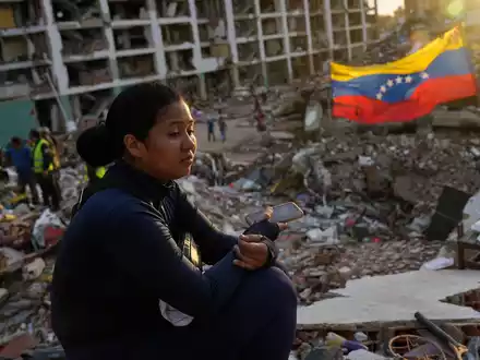 Die Zahl der Todesopfer nach den Erdbeben in Venezuela steigt immer weiter. (Archivbild) - Foto: Ariana Cubillos/AP/dpa