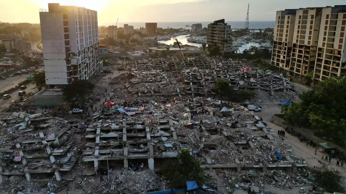 Hunderte Gebäude wurden zerstört. (Archivbild) - Bild: Ariana Cubillos/AP/dpa