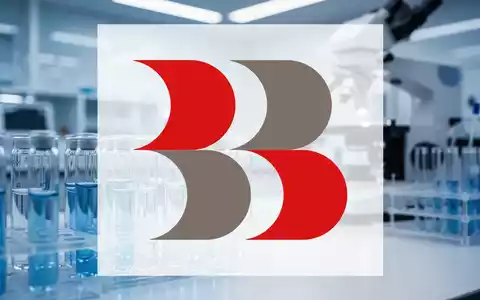 Moderne Laborumgebung mit wissenschaftlichen Geräten und Glasgefäßen, die Innovation und strategischen Wandel symbolisiert. - Foto: über boerse-global.de