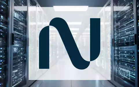 Modernes Rechenzentrum mit leuchtenden Server-Racks als Symbol für Cloud-Infrastruktur und künstliche Intelligenz. - Foto: über boerse-global.de