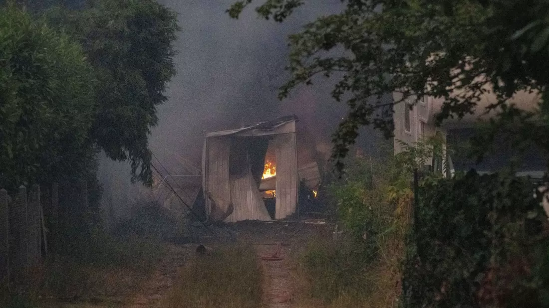 Dutzende Gebäude wurden ein Raub der Flammen. - Bild: Caroline Blumberg/AP/dpa