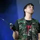 Die leicht entrückte Stimme von Sänger Casablancas wirkt wie eine Art Schlüsselreiz auf Indierock-Fans der Nullerjahre. (Archivbild) - Bild: Britta Pedersen/dpa