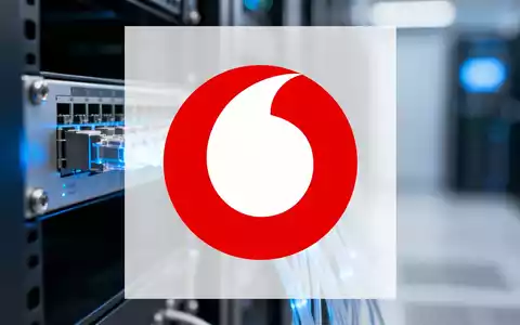 Abstrakte Darstellung moderner Telekommunikations-Infrastruktur mit leuchtenden Glasfaserkabeln in einem Rechenzentrum. - Foto: über boerse-global.de