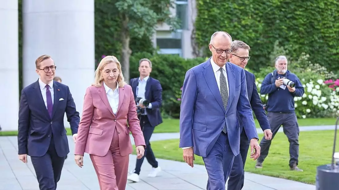 Linke kritisiert Merz` Kabinettsumbau scharf