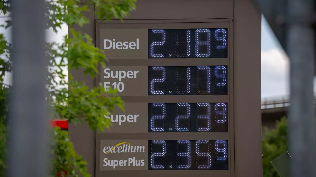 Je nach Tankstelle variieren die Spritpreise. (Archivbild)  - Bild: Harald Tittel/dpa