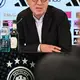 DFb-Präsident Bernd Neuendorf bei der Präsentation von Jürgen Klopp.  - Bild: Jennifer Brückner/dpa
