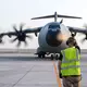 Schon binnen Tagen will Frankreich einen umgerüsteten Militär-Transportflieger als Löschflugzeug einsetzen (Archivbild). - Bild: -/EMEA/AP/dpa